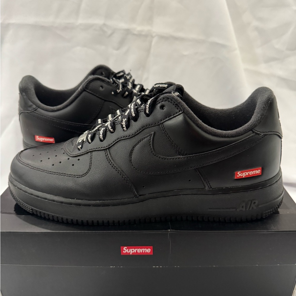 Nike Air Force One Supreme
Size 11 used
Original box